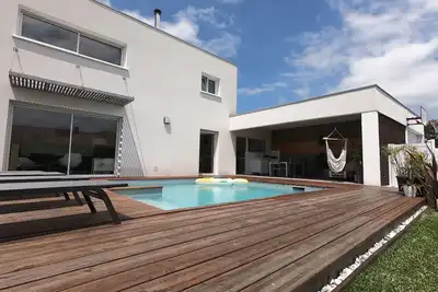 Image de Beautiful contemporary house near the beaches.