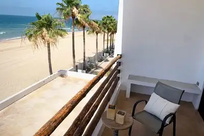 Image de Brandnew beachfront apartment! Great view, private balcony, large shared terrace