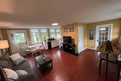 Image de Lovely Guest Cottage in an Historic Quiogue Barn