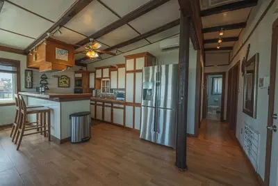 Image de Enjoy a beach front home w\/ literally 2 homes in 1-duplex converted to 1 house! !