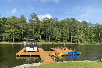 Image de Quiet Cove 4 Bedroom Lake Retreat, Large Dock & Fire Pit 🎣⛵️☀️