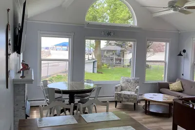 Image de Beach House Walking Distance to Everything