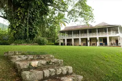 Family Retreat Large Back Yard For Kids To Play Two Parking Lot.