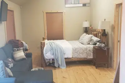 Image de Adorable historic small home close to everything on old Route 66.