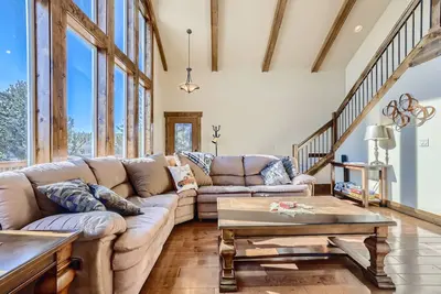 Image de Fantastic Family Retreat W/ High-Speed WiFi, Large Deck, Foosball Table & Loft