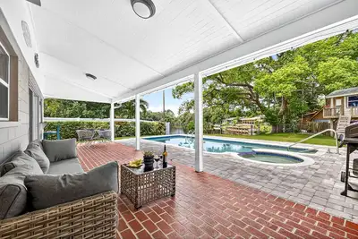 Image de Gorgeous 3 bedroom Home With Heated Pool And Pond Access
