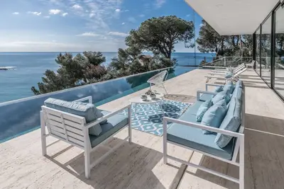 Exclusive Beachfront Villa with Majestic Sea Views, Lloret de Mar Villa 1001