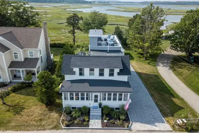 Image de Coastal Beach Oasis with Sunset views from 1st, 2nd, 3rd floor decks! Brand new!