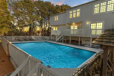 Image de Spectacular Summer Home! 5 min away from Beach