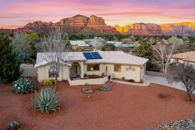 Image de All dates thru May on sale- Best Views* Hot Tub*Fireplace*comfy beds*toys*games