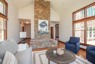 Image de River Haven with Hot Tub | 4 Bed, 3. 5 Bath