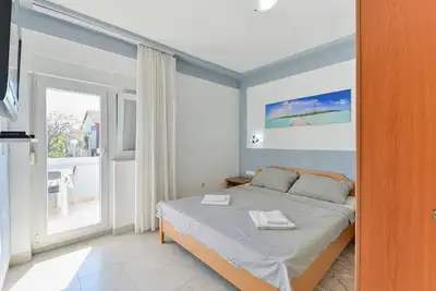 Image de Appartement de trois chambres avec le balcon Vir (A-19562-a)