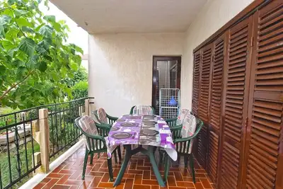 Image de Appartement de deux chambres avec la terrasse Valbandon, Fazana (A-19685-a)