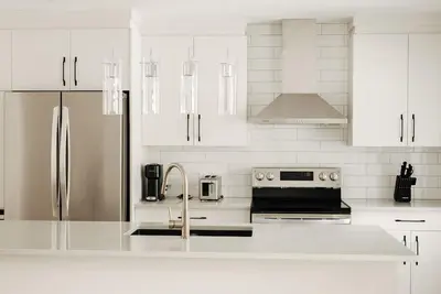 Image de Maison Meublée à Deux Étages –  Relocalisation ou Séjour Prolongé, Près du Dix30