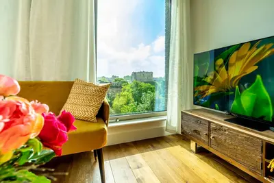 Image de A premium stay that sleeps 5 guests in 2 bedrooms