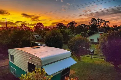 Image de Bohemian Vintage King Bed Caravan w Hydrotherapy Spa & 5m Bell Tent w Queen Bed