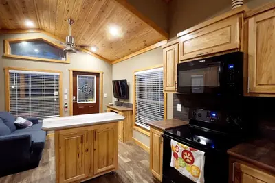 Image de Tiny Home Retreat Near Austin: Perfect for Couples or Groups of Four 🌿