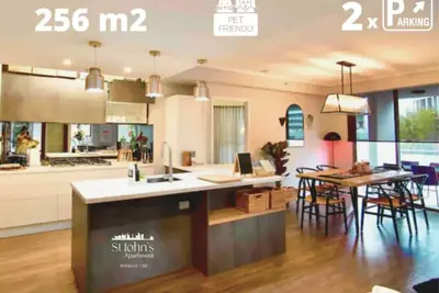 Jumbo 256mt sq 3 bedder w Giant Balcony 2 Car Park