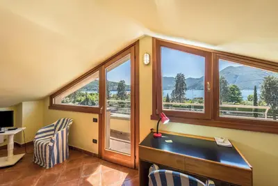 Image de Appartement \"Casa Caterina Mansarda\" avec vue sur le lac, jardin et Wi-Fi.