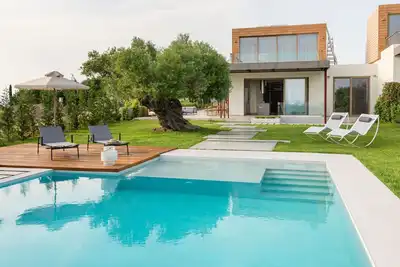 Image de LuriaHomes - Villa A with Private pool & Private beach for absolut tranquillity