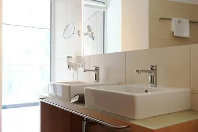 Image de Junior Suite, separate toilet and bath\/shower, Ba - Alpin Resort Damüls