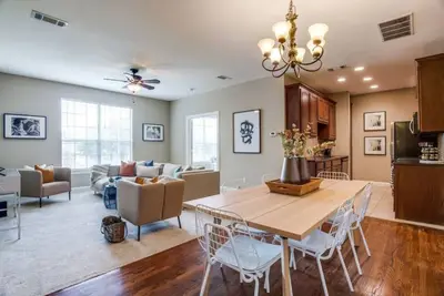 Image de City Chic Lower Greenville Townhome