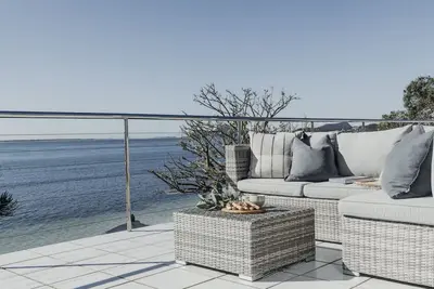 Image de Sandy Point Beach House - On The Waterfront. Mid Week Stay Special Is Now On.