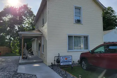 Image de New listing Lake House 2 minute walk to beach