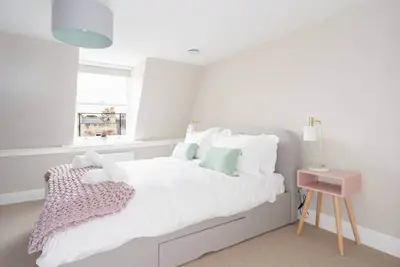 Image de Prestige-Appartement-Salle de bain privée séparée-Vue ville