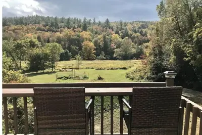 Image de Village Home with 15 acre backyard on the river