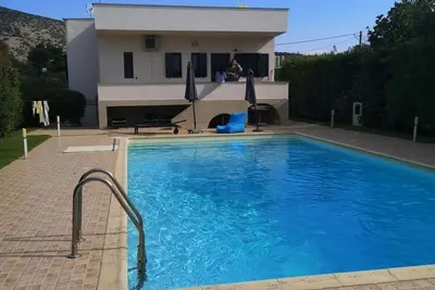 Image de Beautiful villa with large pool near the beach