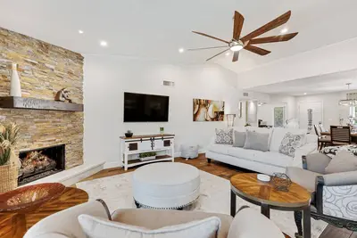 Image de Luxe Central Scottsdale 4 Bdrm w/ Backyard Oasis!