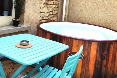 Image de Appartement \"Antique Spa\": jacuzzi sous patio
