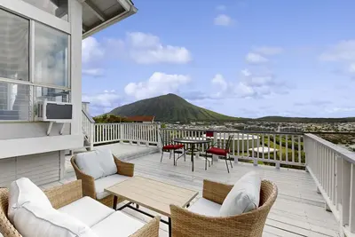 Image de Hawaii Kai Dream with large lanai, ocean views, & a home office - near beaches