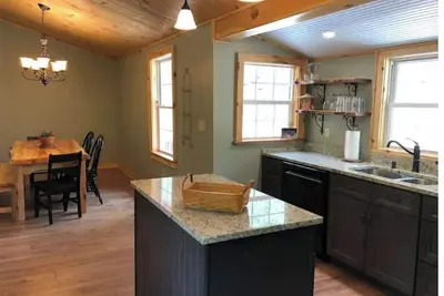 Image de Christy's Creekside Cabin - calm, cozy, comfort