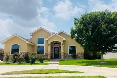 Image de Kika’s House-Lovely 4 Bedroom Home, Entertainment Patio, newly furnished