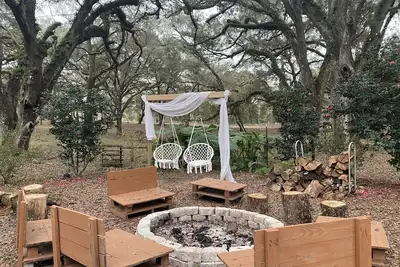 Image de Charming Farmhouse Nestled in Oak Forest 20 mins from Ocala