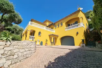 Dans une villa de caractère appartement independant de 65 m2
