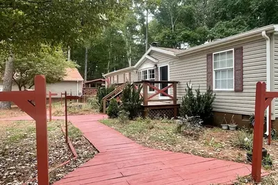 Image de Year Round Playground - Rare Rustic-Modern Getaway