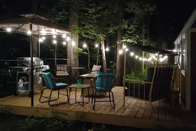 Image de Tiny barn in the woods at Knife Lake Getaway