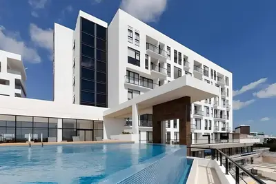 Image de Apt 504 with stunning Lagoon view w/pool and gym