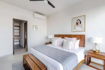 Image de Apt 402 with stunning Lagoon view w/pool and gym