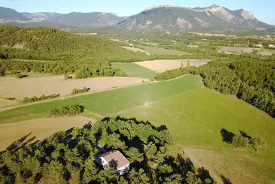 Image de Maison de campagne en pleine nature, calme assuré. Idéal 3 couples.