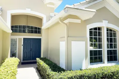 Image de Luxurious Home in University Park Country Club. Min stay requirement 90 days.