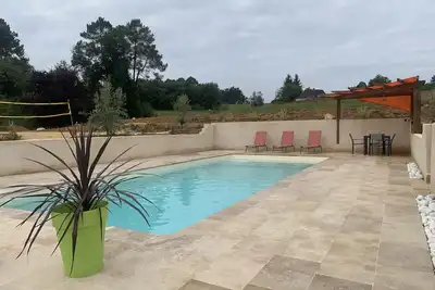 Image de Spacious Renovated Farmhouse with Swimming Pool - Sleeps 14