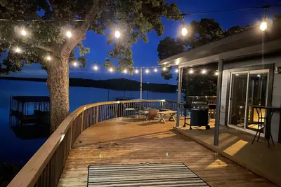 Image de Best sunset on the Lake! Waterfront Home Private Boat Dock, Fire Pit and More!