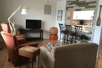 Image de Kick back and relax at “Knot Stressed” in total comfort.