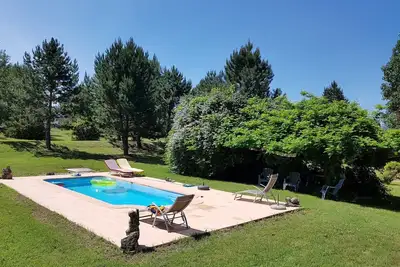Image de Maison en campagne avec grand jardin et piscine