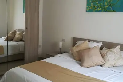 Image de Modern 2 Bedroom Suite with Kitchen, A/C and Ample Parking