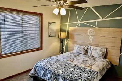 Image de Cozy Retreat Steps Away from Omaha's Heart